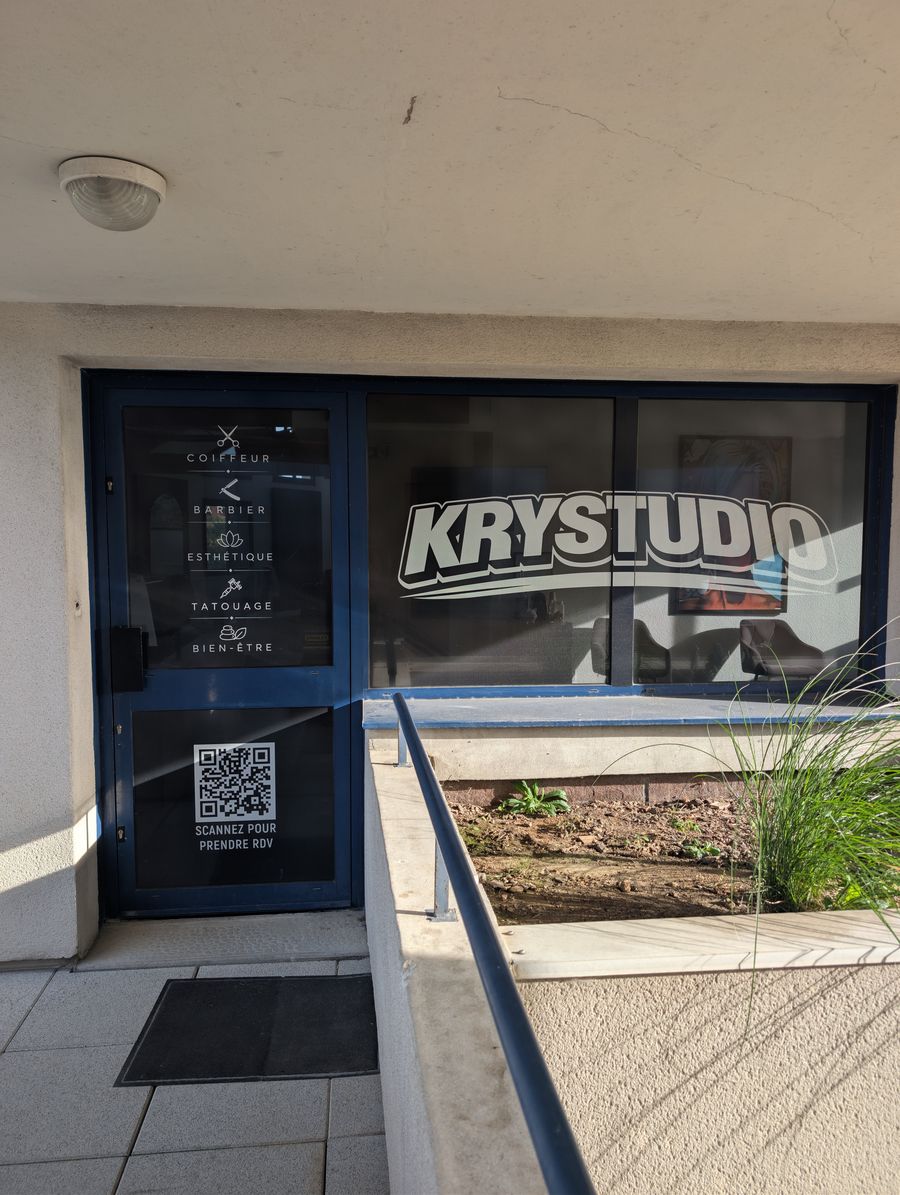 La vitrine et la porte de Krystudio